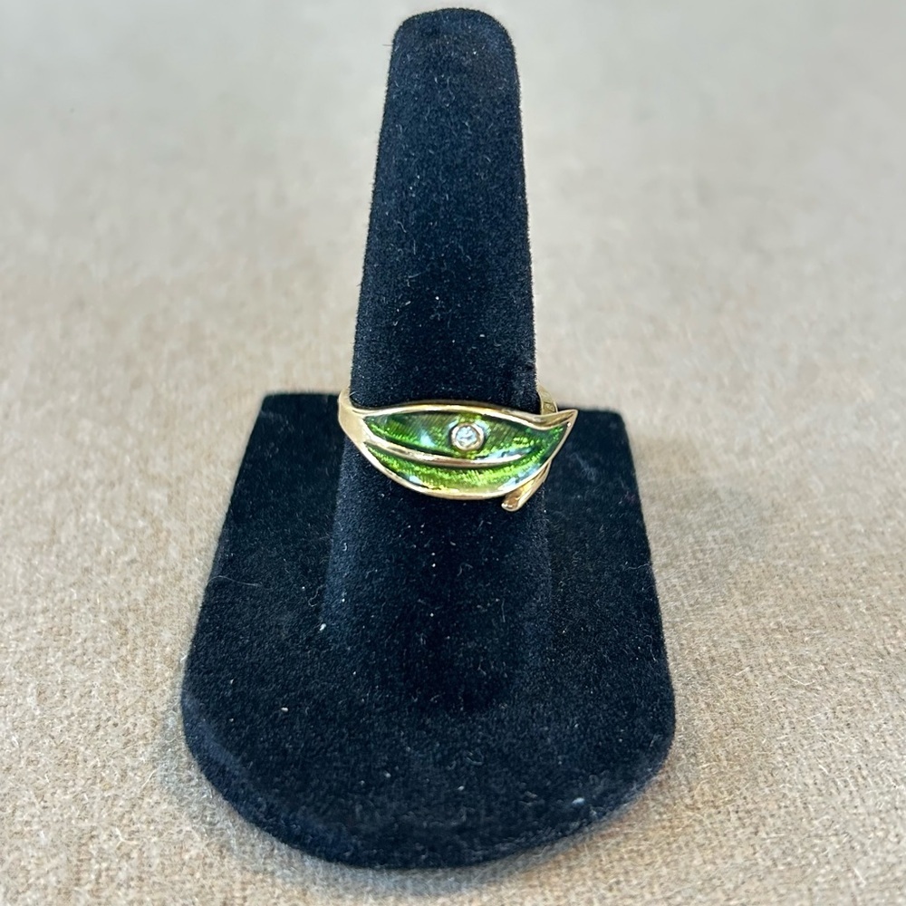 Vintage Avon Majestic Leaf Ring. Size 6​